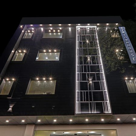 Super Townhouse Hotel Impact Chinhat 외부 사진