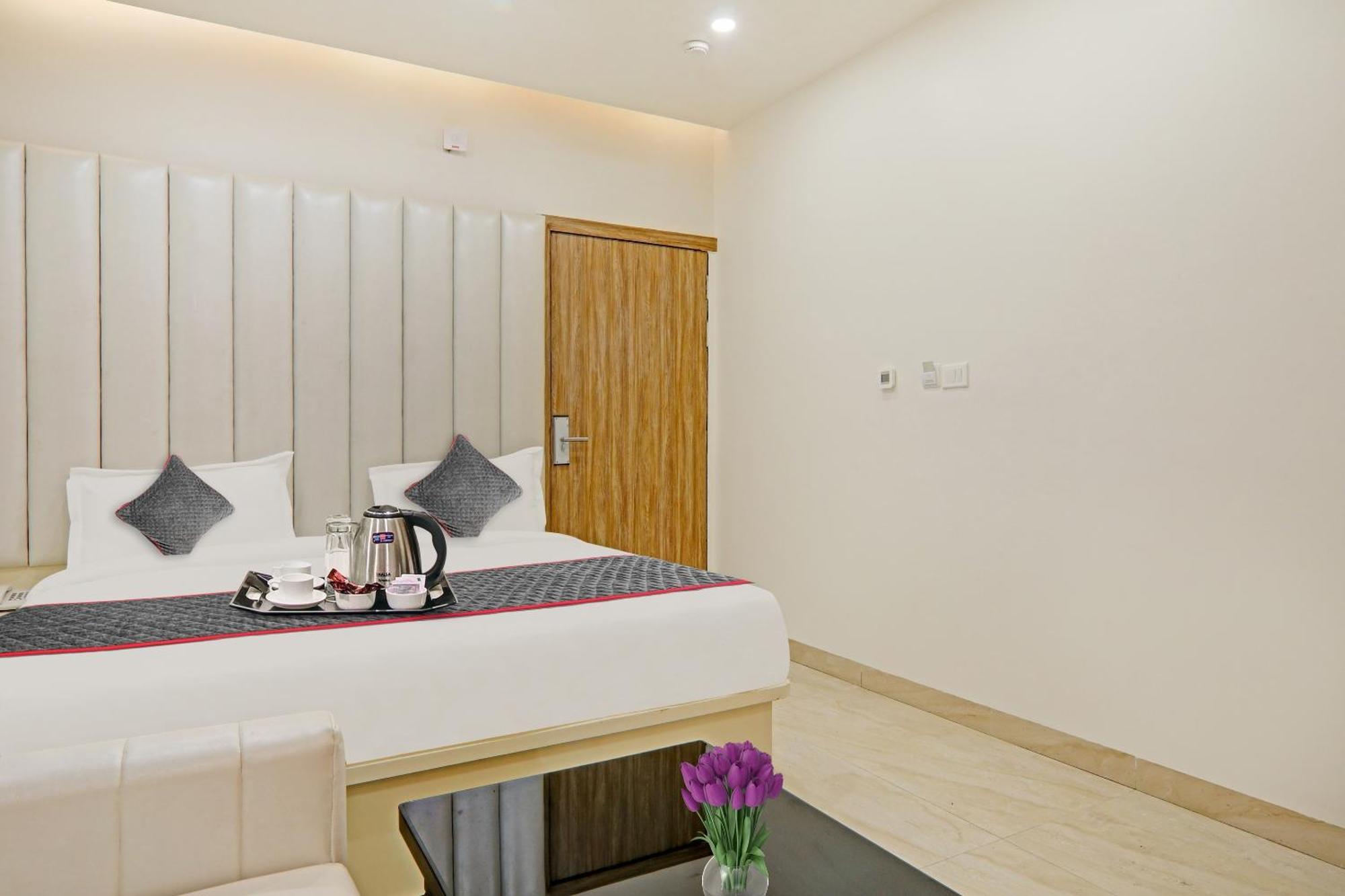 Super Townhouse Hotel Impact Chinhat 외부 사진