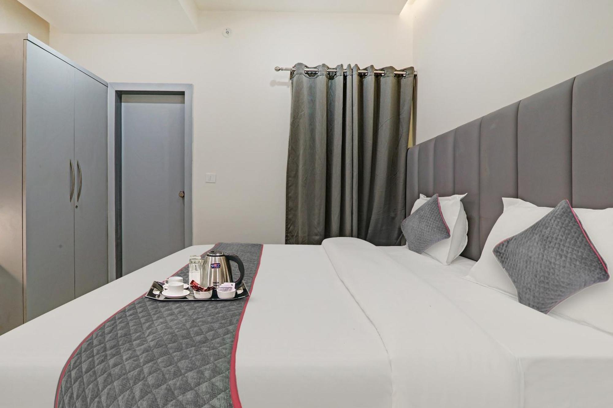 Super Townhouse Hotel Impact Chinhat 외부 사진