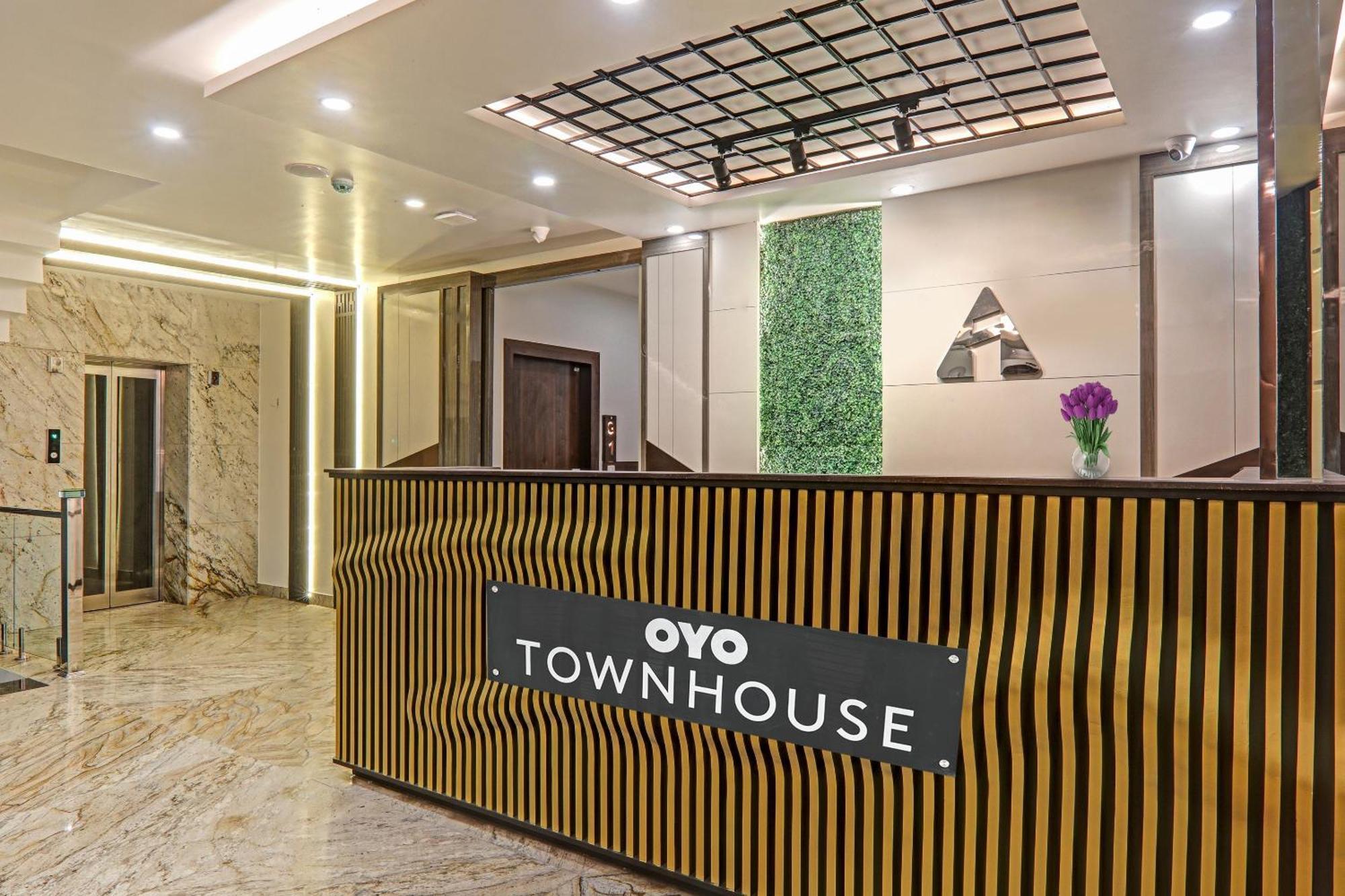 Super Townhouse Hotel Impact Chinhat 외부 사진