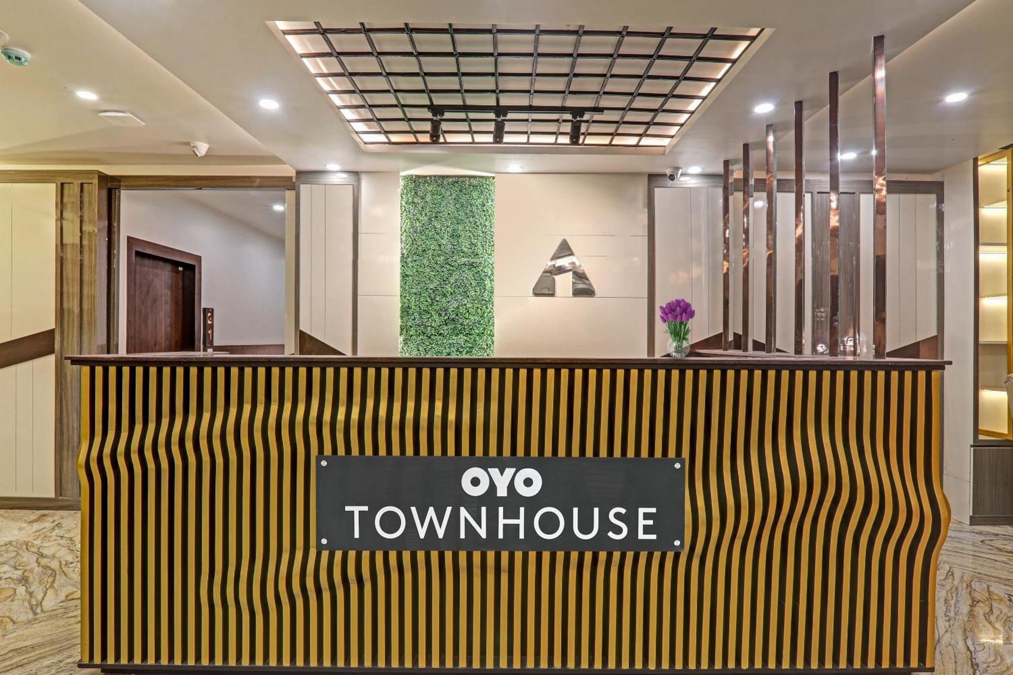 Super Townhouse Hotel Impact Chinhat 외부 사진