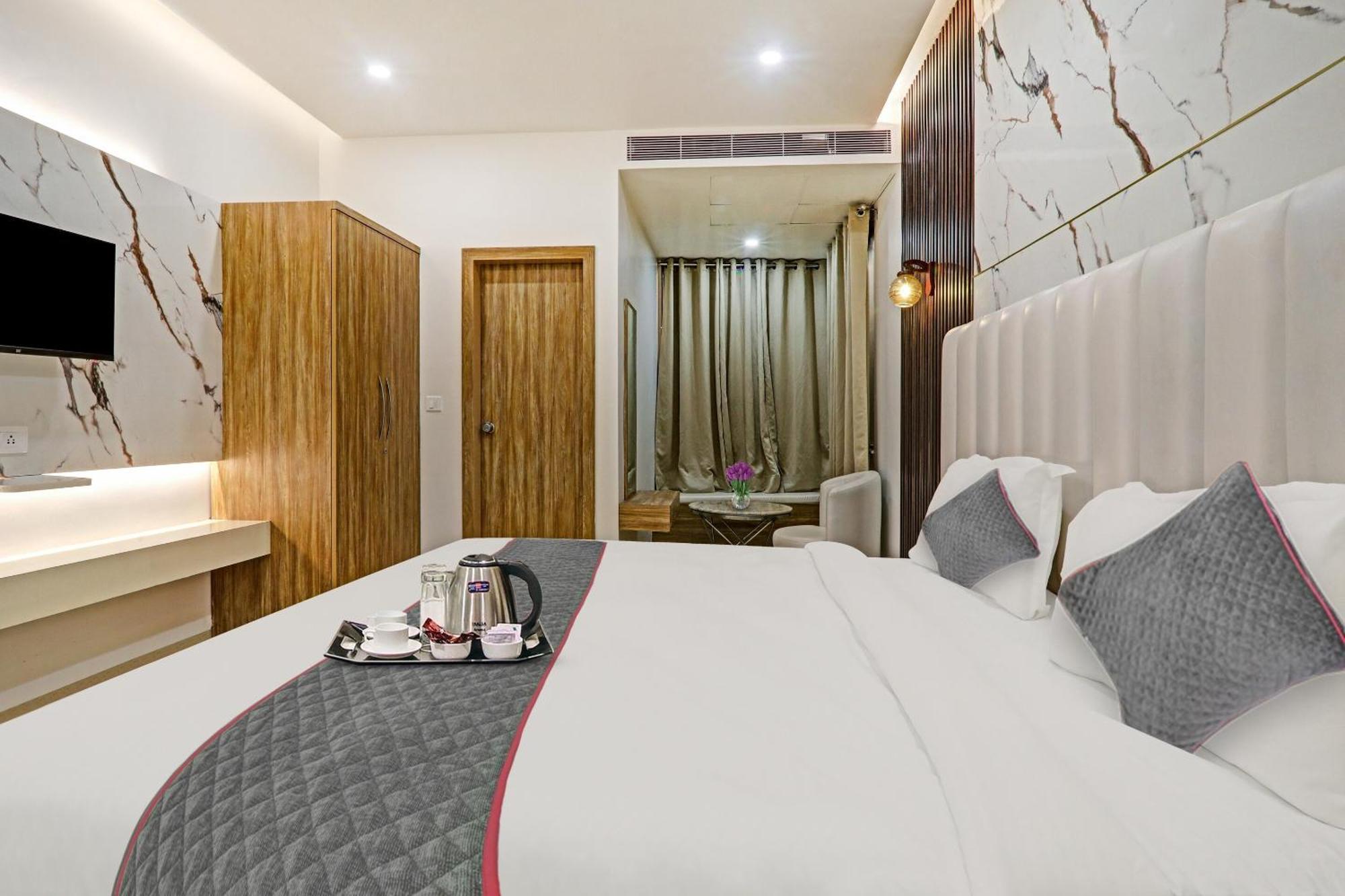 Super Townhouse Hotel Impact Chinhat 외부 사진