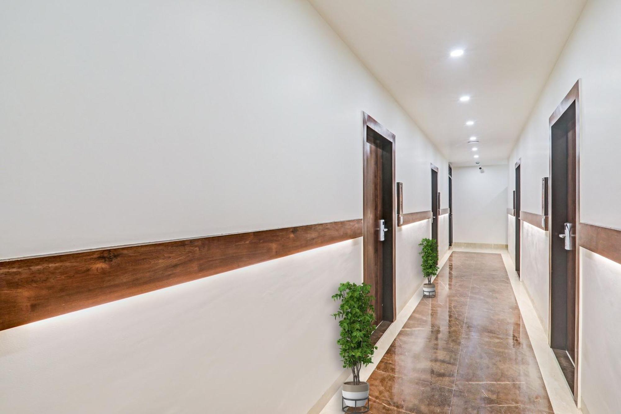 Super Townhouse Hotel Impact Chinhat 외부 사진