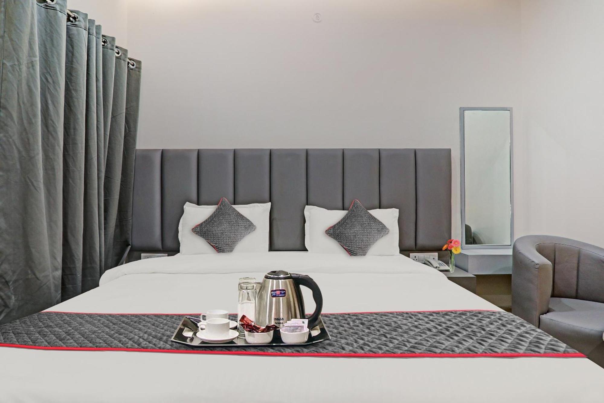 Super Townhouse Hotel Impact Chinhat 외부 사진