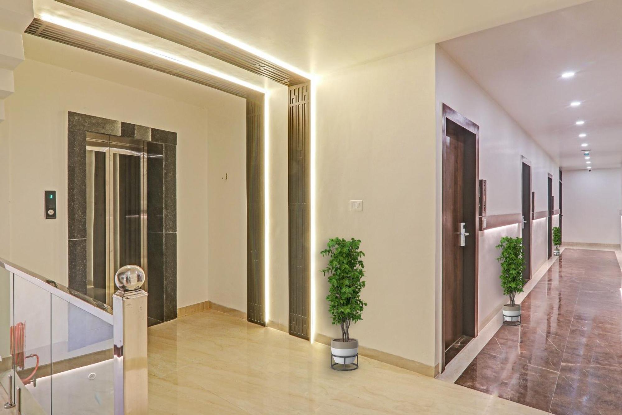Super Townhouse Hotel Impact Chinhat 외부 사진