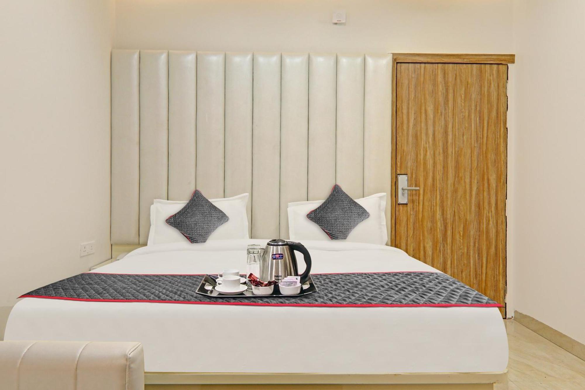 Super Townhouse Hotel Impact Chinhat 외부 사진